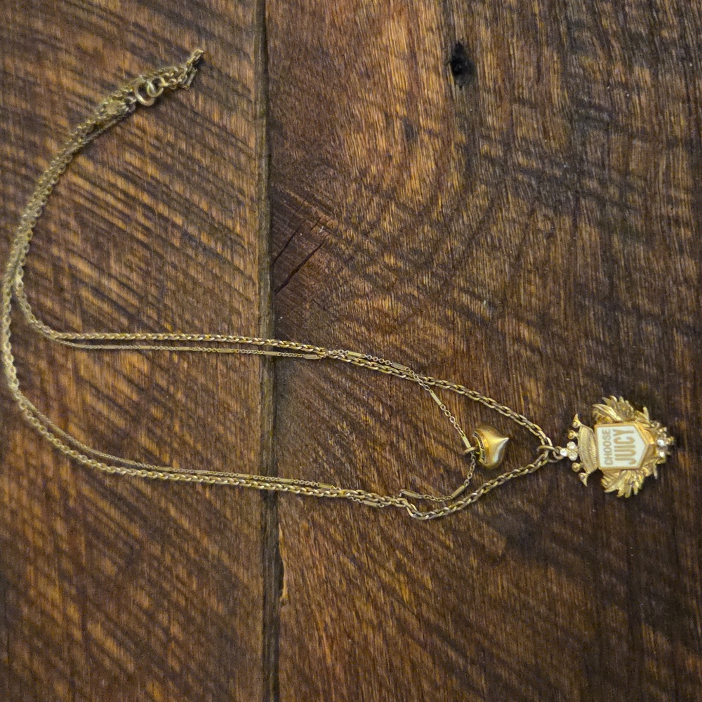Juicy Couture Long Pendadnt And Heart Necklace
